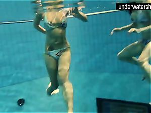 2 marvelous amateurs demonstrating their bods off under water